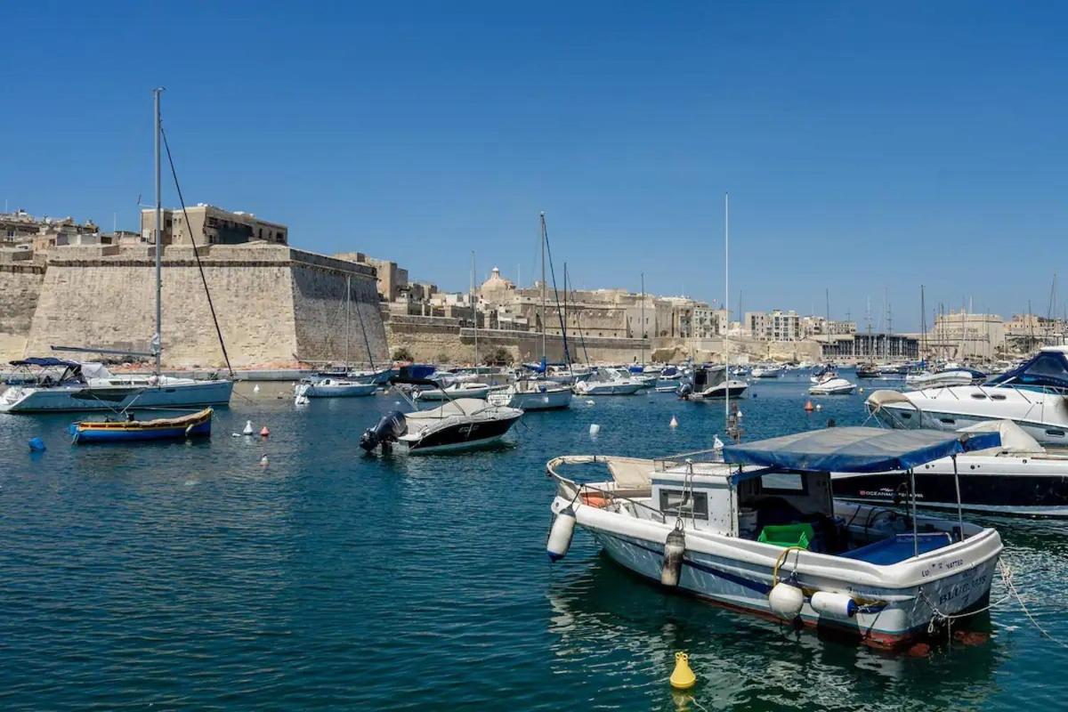 Modern Apt Kalkara Seafront! Exterior photo