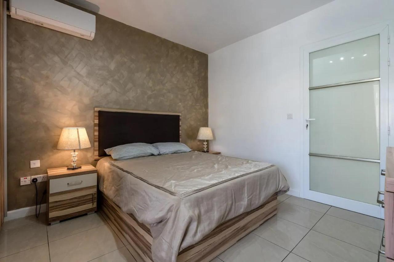 Modern Apt Kalkara Seafront! Exterior photo