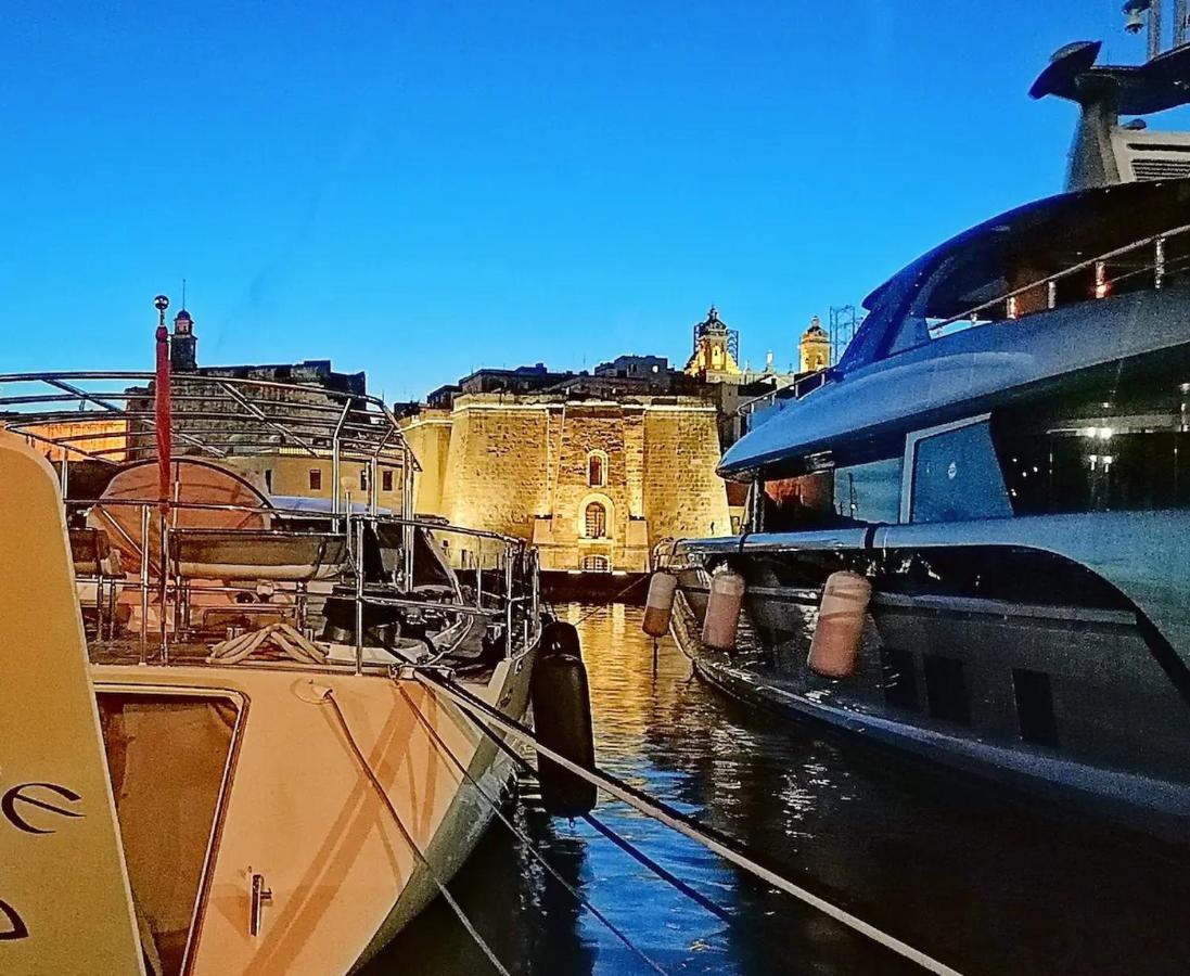 Modern Apt Kalkara Seafront! Exterior photo
